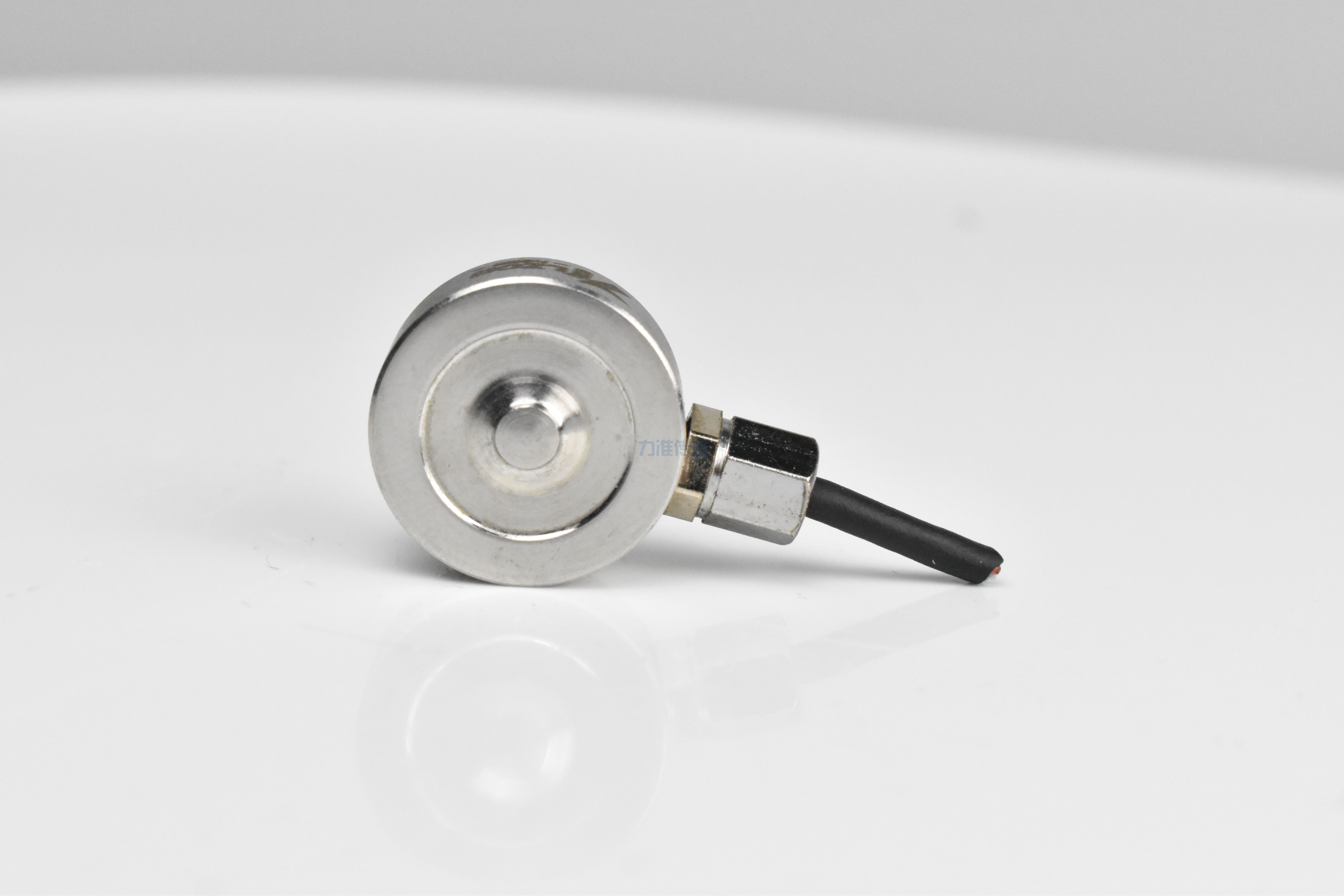 應變片式測力傳感器彈性體的結(jié)構(gòu)形狀和相關(guān)尺寸(圖1) DSC_0394.JPG